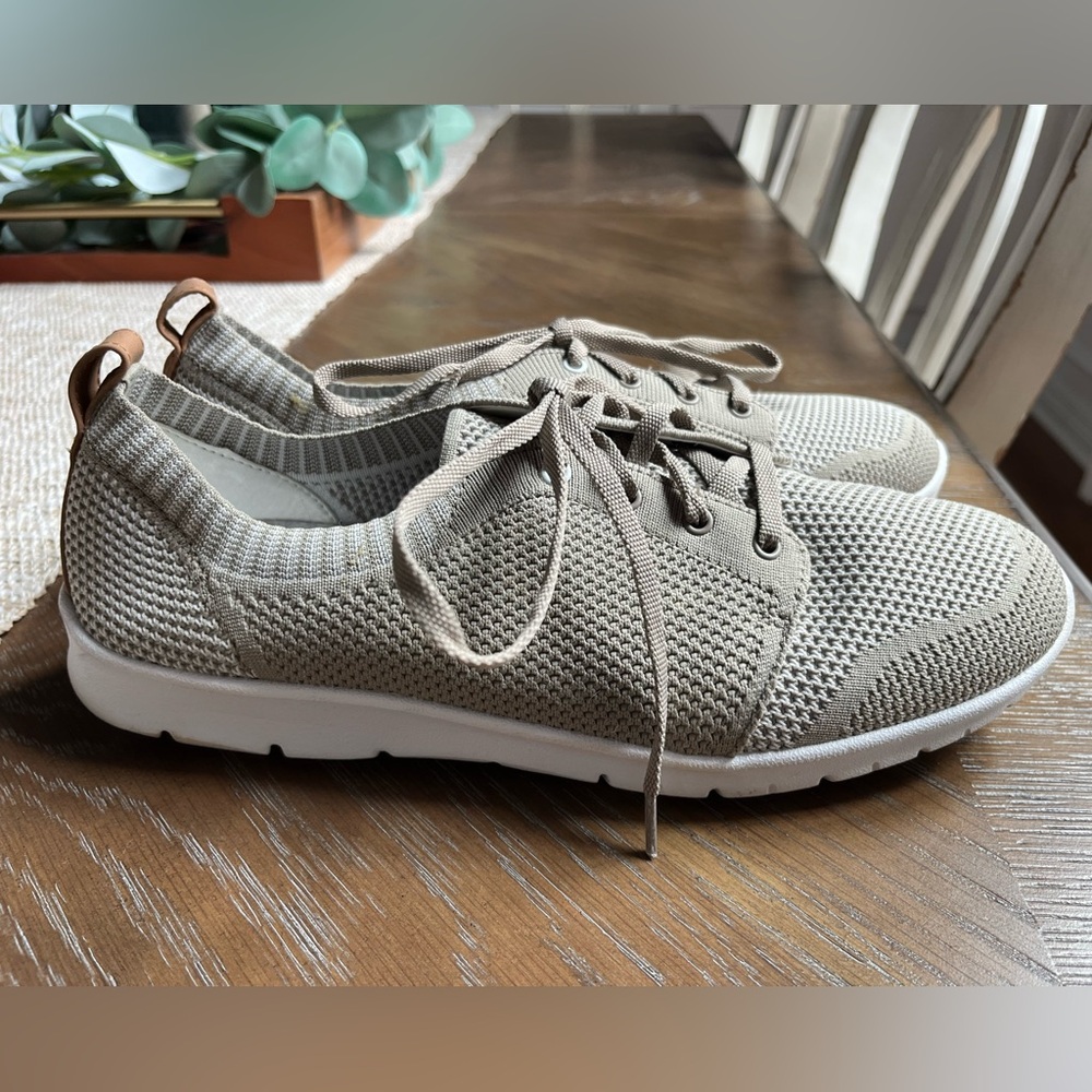 EUC Clark's Cloudsteppers Cushioned Shoe, Size 10 Tan